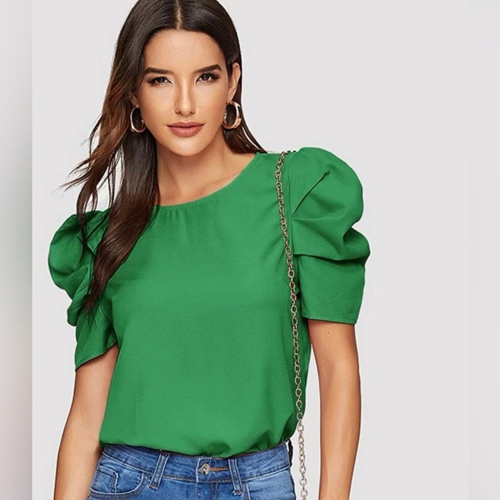 Fits like a medium, no signs or wear or stains